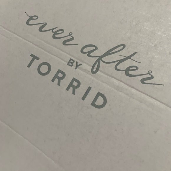 Torrid Women’s White Lace Off Shoulder A-Line Wedding Dress Size 10 NWT NIB - Picture 10 of 13